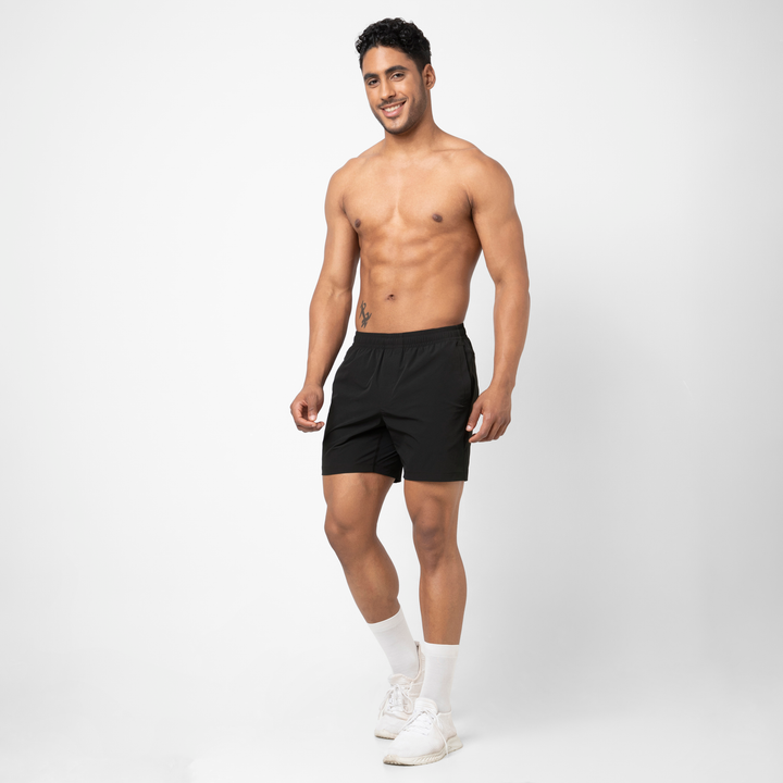 Atlas Short 5 Black full body on model