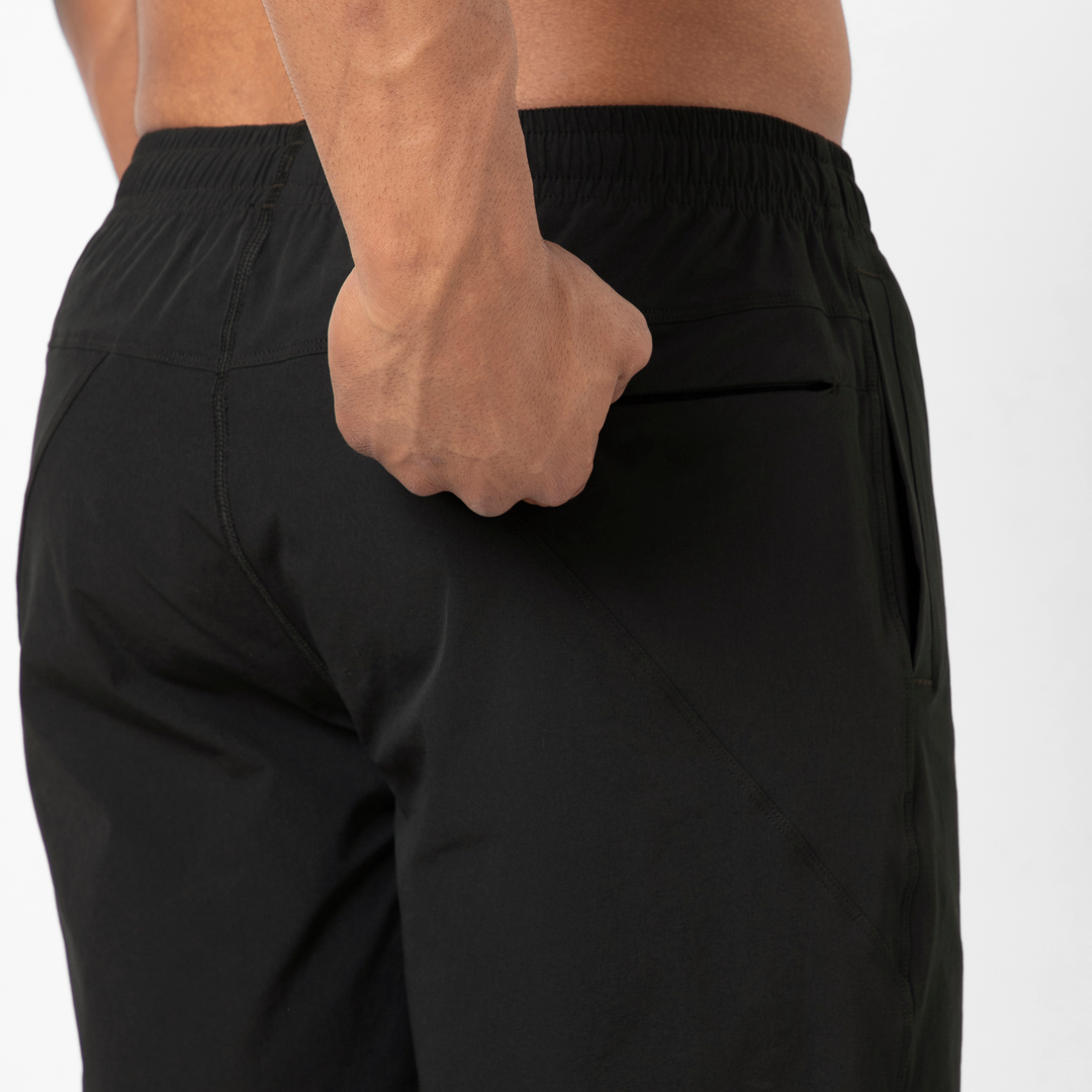 Atlas Short 5 Black close up back zipper pocket