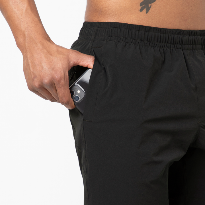 Atlas Short 5 Black close up phone pocket