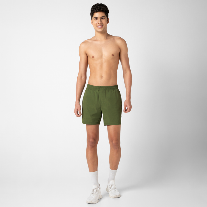 Atlas Short 5 Military Green full body on model