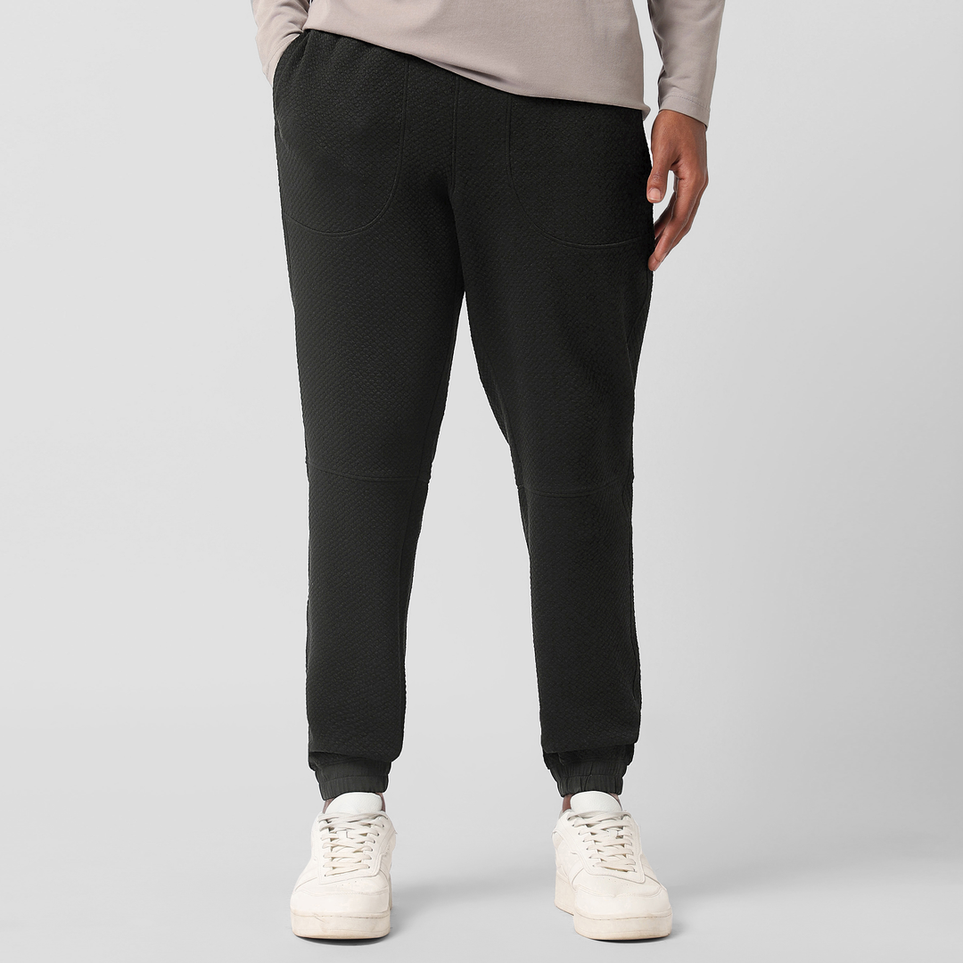 Roam Jogger Black front on model
