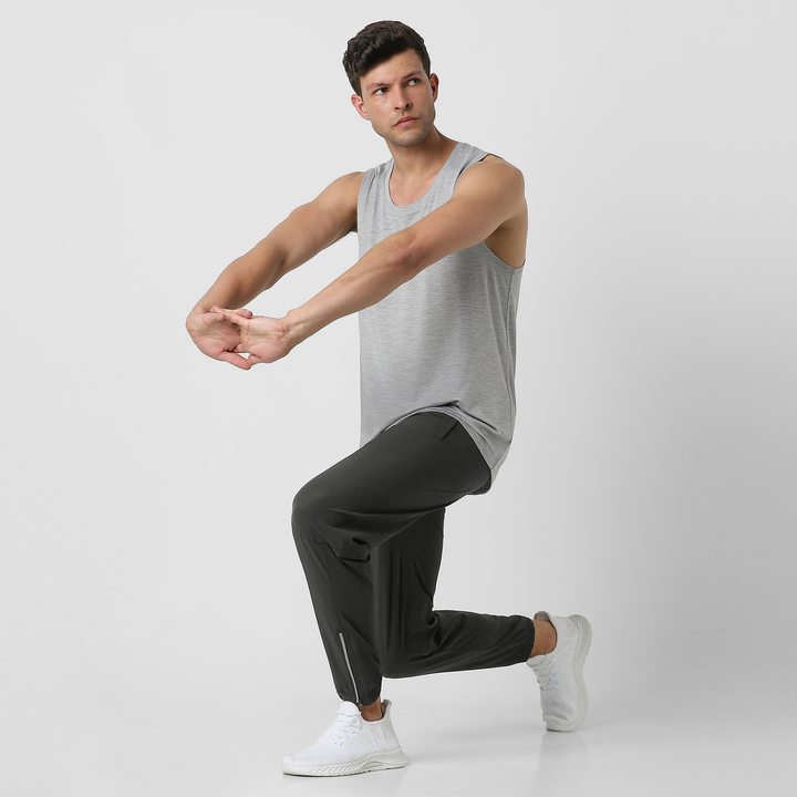 Run Jogger Coal full body on model