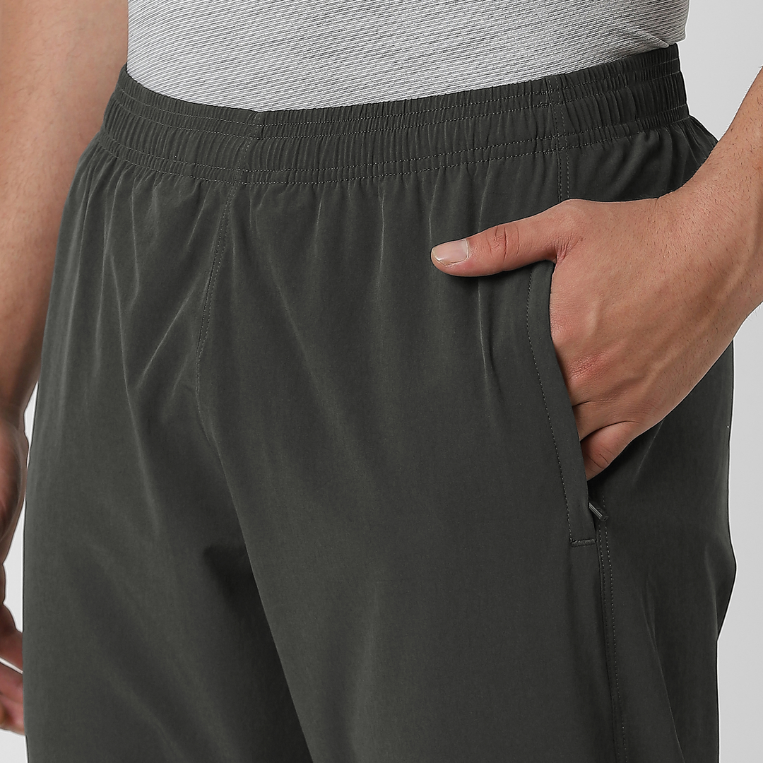 Run Jogger Coal close up zippered side pocket
