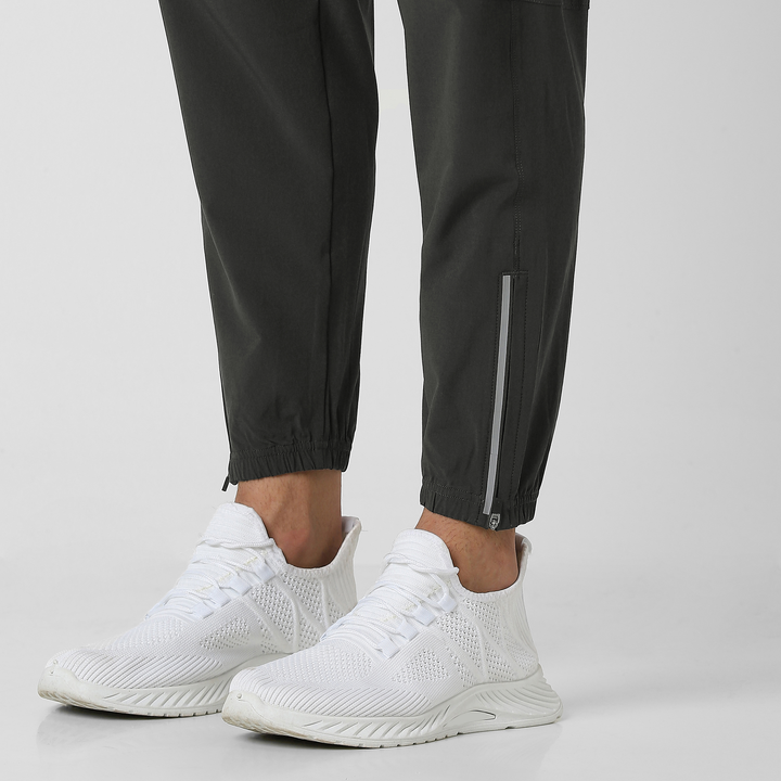 Run Jogger Coal close up zipper at ankles, and reflective strip at side seam/bottom hem