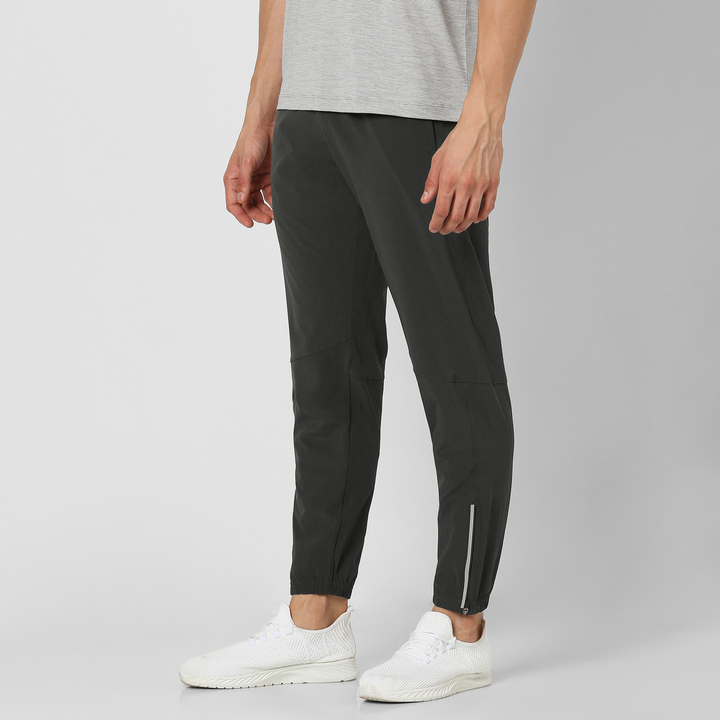 Run Jogger Coal side on model