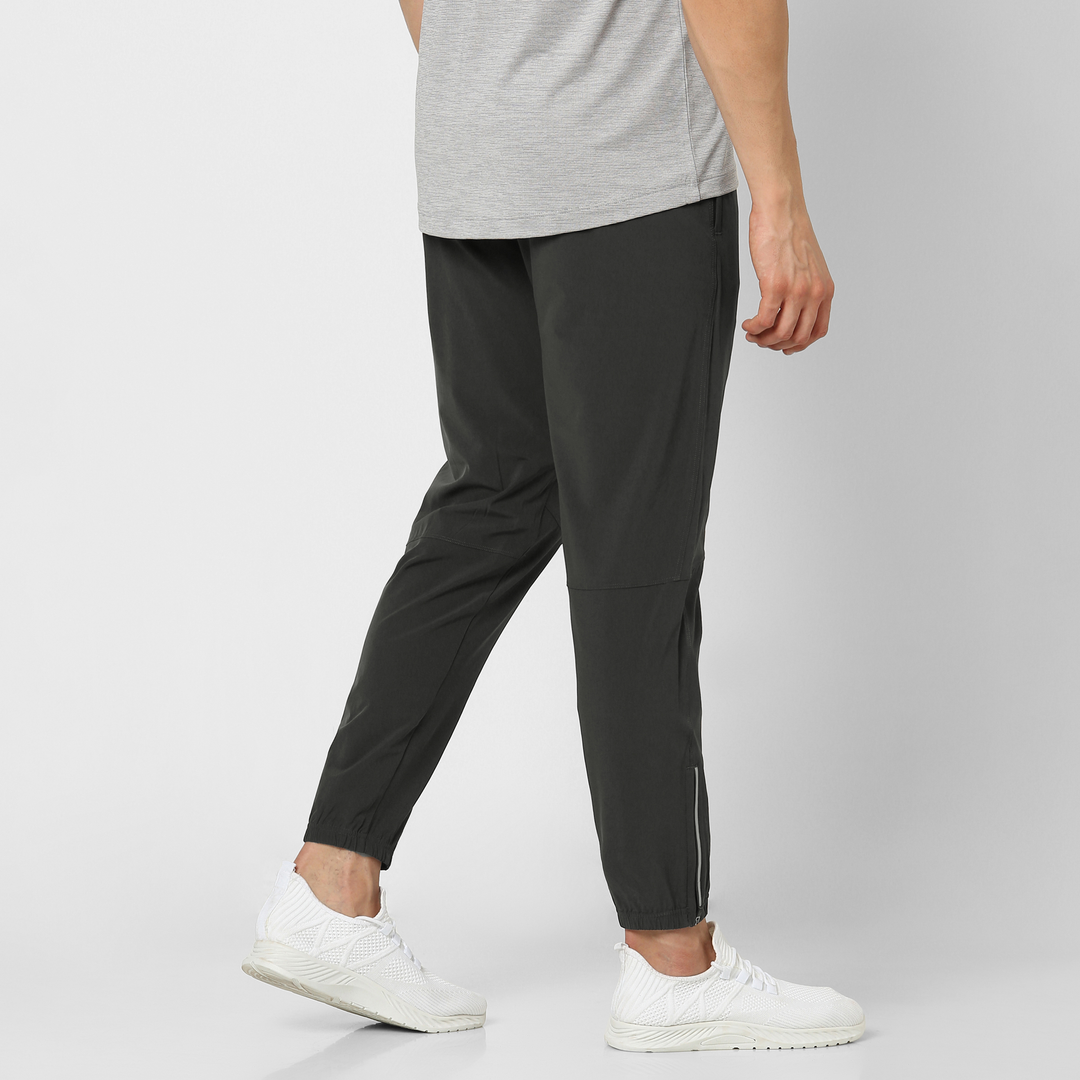 Run Jogger Coal back on model