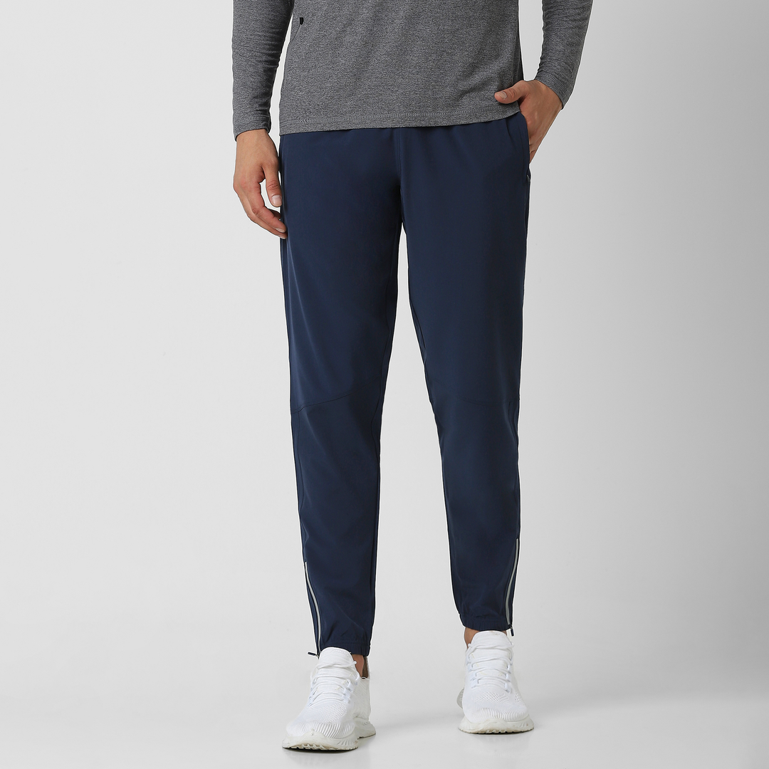 Run Jogger Navy front on model