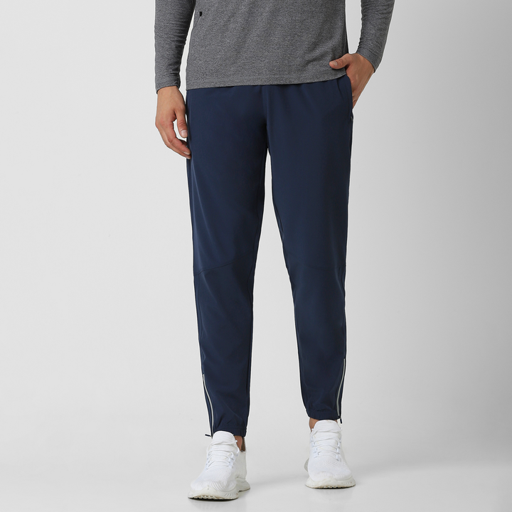 Run Jogger Navy front on model