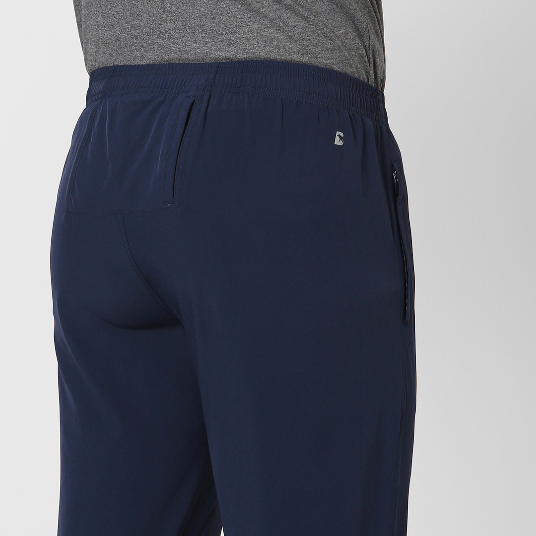 Run Jogger Navy close up zipper back center key pocket