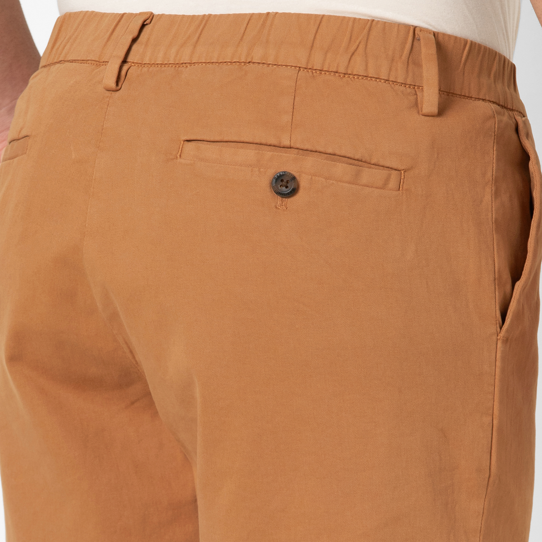 Stretch Chino Short Dark Clay close up back on model