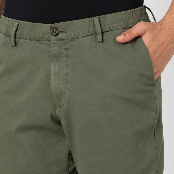 Stretch Chino Short Fern close up front on model
