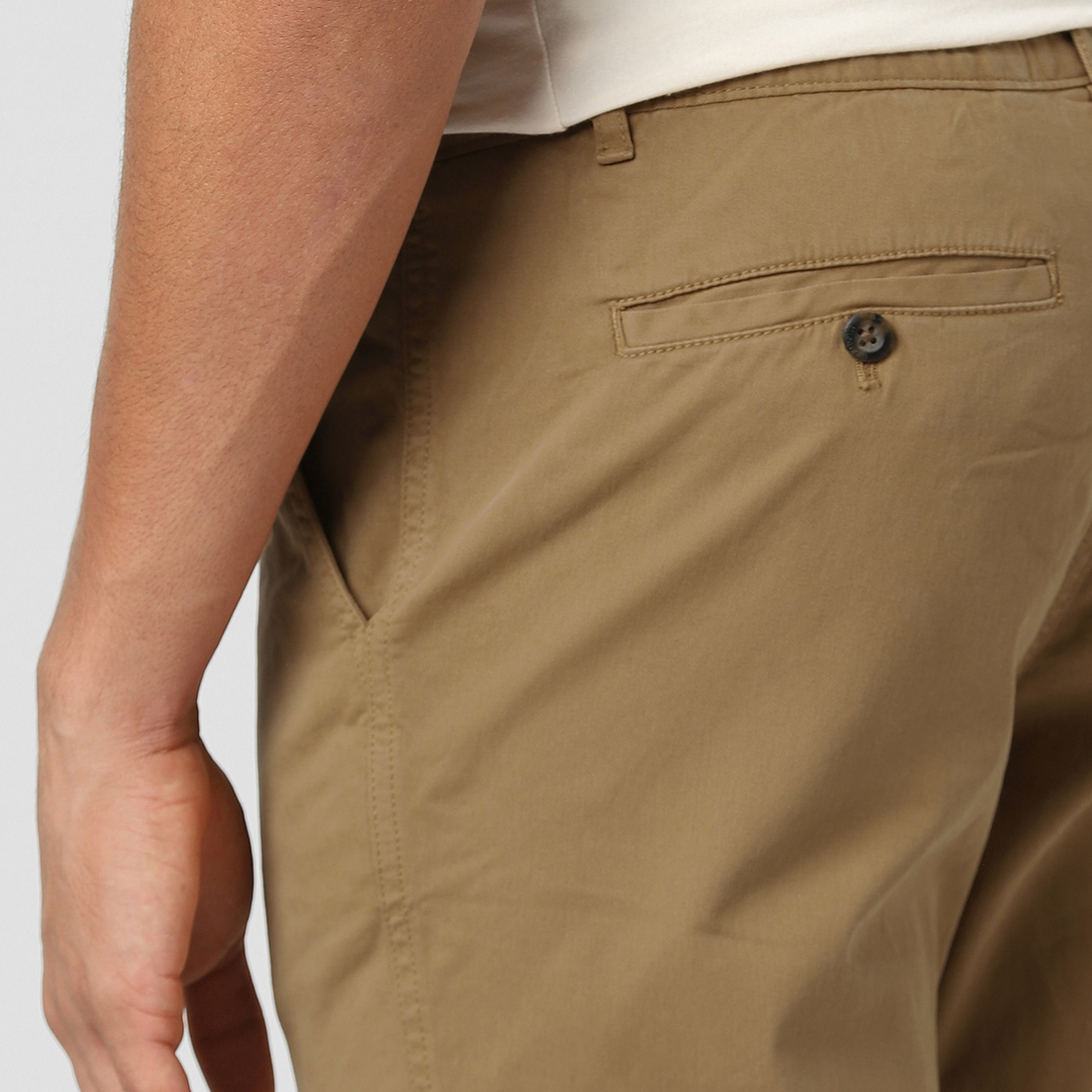 Stretch Jogger Camel close up back on model
