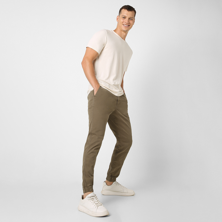 Stretch Jogger Desert full body on model