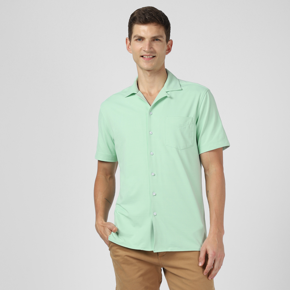 Villa Camp Collar Sea Green front on model